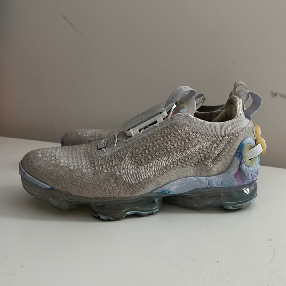 Used Nike Air VaporMax 2020 Flyknit Sneaker (Women) Size 7 No Box